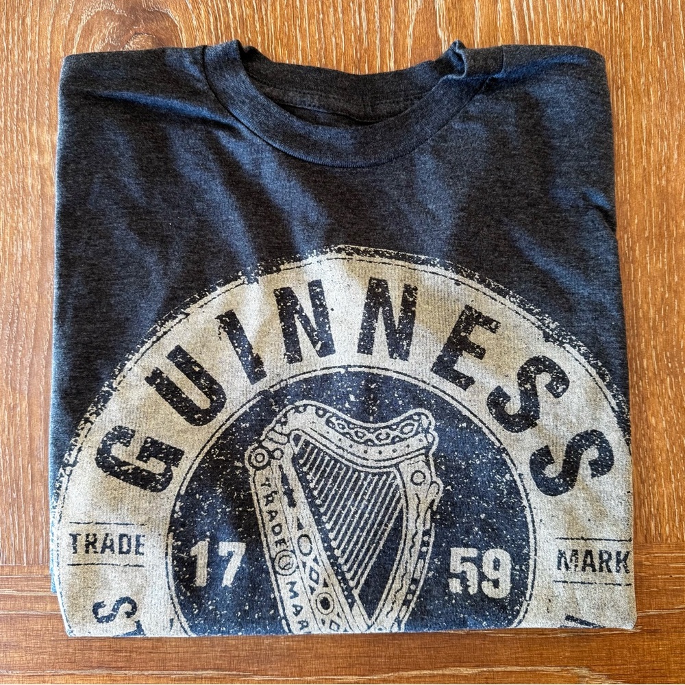 NWOT men’s marled grey Guinness tee shirt S - Picture 2 of 7